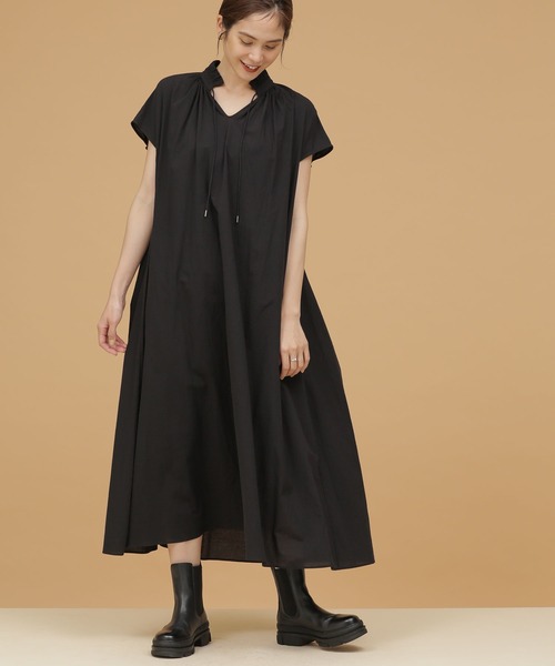 NANO universe（ナノユニバース）の「LB.03/シャーリングギャザーワンピース（ワンピース・レディース・ブラック/オフホワイト/ブルー・Ⅰ/Ⅱ）」の12枚目の写真