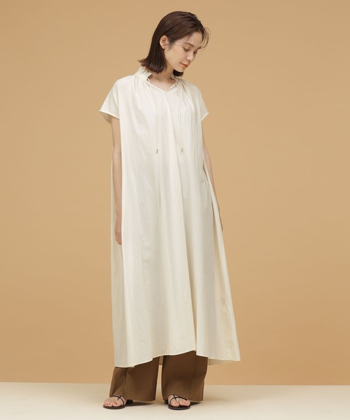 NANO universe（ナノユニバース）の「LB.03/シャーリングギャザーワンピース（ワンピース・レディース・ブラック/オフホワイト/ブルー・Ⅰ/Ⅱ）」の10枚目の写真