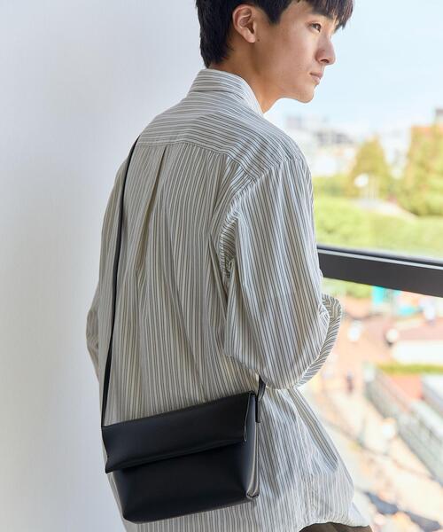 green label relaxing（グリーンレーベルリラクシング）の「GLR PVC FP ショルダーバッグ（ショルダーバッグ・メンズ・ブラック/ロイヤルブルー・FREE）」の3枚目の写真