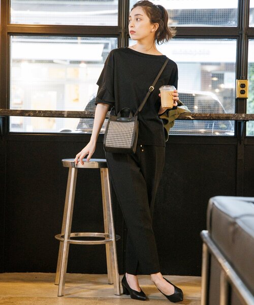 OPAQUE.CLIP(オペークドットクリップ)の「◆スクエアパイピングミニショルダーバッグ(ショルダーバッグ・レディース・ライトベージュ/オフホワイト/ブラック系・00)」の4枚目の写真