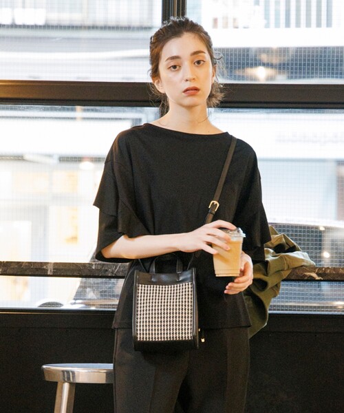 OPAQUE.CLIP(オペークドットクリップ)の「◆スクエアパイピングミニショルダーバッグ(ショルダーバッグ・レディース・ライトベージュ/オフホワイト/ブラック系・00)」の5枚目の写真