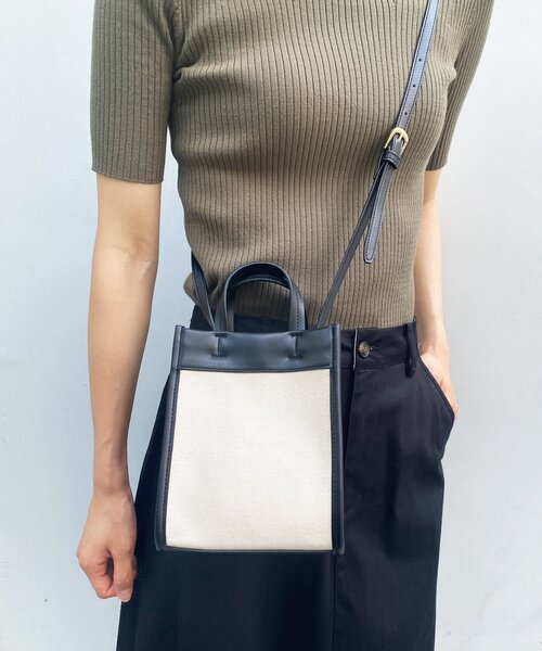 OPAQUE.CLIP(オペークドットクリップ)の「◆スクエアパイピングミニショルダーバッグ(ショルダーバッグ・レディース・ライトベージュ/オフホワイト/ブラック系・00)」の10枚目の写真