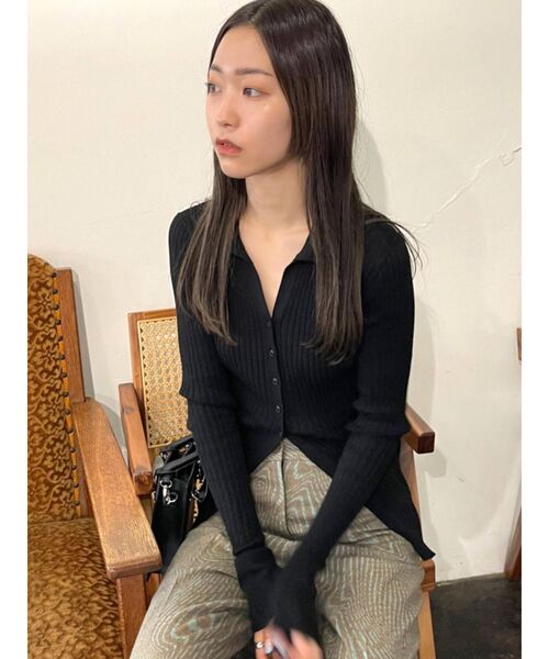 EMODA（エモダ）の「オープンカラーフィットニット（カーディガン/ボレロ・レディース・ブラック/イエロー/ブルー/その他・FREE）」の2枚目の写真