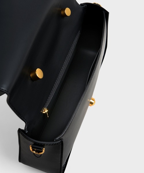 CHARLES & KEITH（チャールズ & キース）の「Avis アビス イーロンゲイティドハンドルトラペーズバッグ（ショルダーバッグ・レディース・チョコ/ミント/ブラック・M）」の7枚目の写真