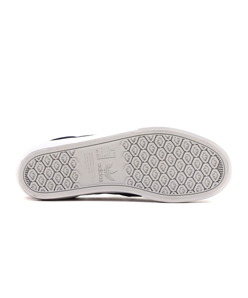 adidas(アディダス)の「adidas COURT RALLYE SLIP / アディダス コート ラリー スリップ(スリッポン・メンズ・ホワイト・25.5cm/27.0cm/28.5cm/25.0cm/23.5cm/30.0cm/26.5cm/26.0cm/28.0cm/24.5cm/24.0cm/29.0cm/27.5cm/23.0cm)」の4枚目の写真