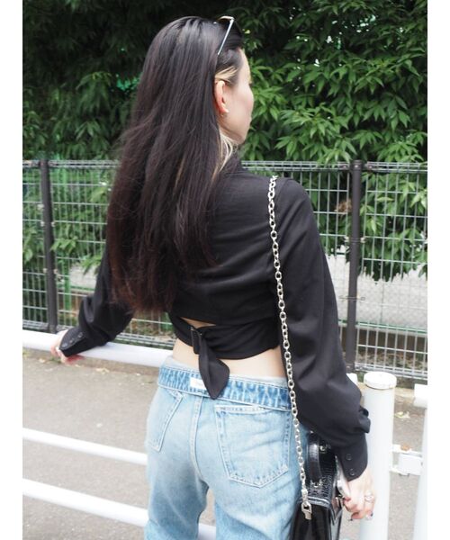 EVRIS（エヴリス）の「バックオープンシャツトップス（Tシャツ/カットソー・レディース・マスタード/アイボリー/ブラック・FREE）」の5枚目の写真