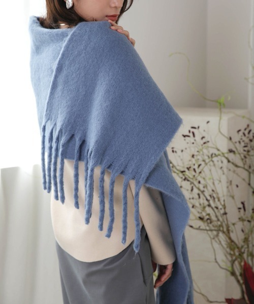 Bou Jeloud（ブージュルード）の「起毛ボリュームマフラー（マフラー・レディース・ブラック/ライトカーキ/ブルー/アイボリー・-）」の4枚目の写真