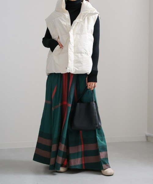 sakishimatokyo（サキシマトーキョー）の「ダウンノースリベスト（ダウンジャケット/コート・レディース・ブラック/アイボリー・FREE）」の9枚目の写真