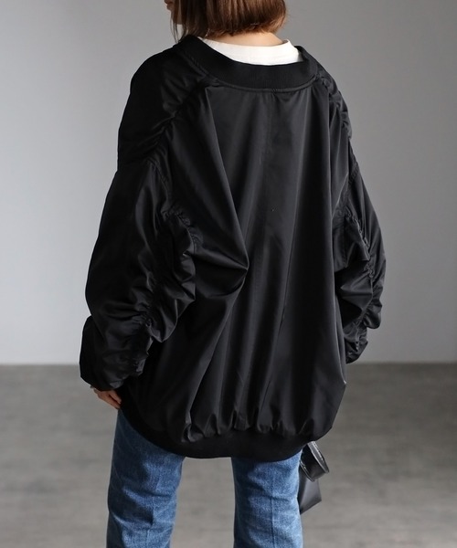 Bonjour Sagan（ボンジュールサガン）の「ギャザースリーブMA-1ブルゾン（ブルゾン・レディース・ブラック/グレイッシュベージュ/ライトカーキ・FREE）」の7枚目の写真