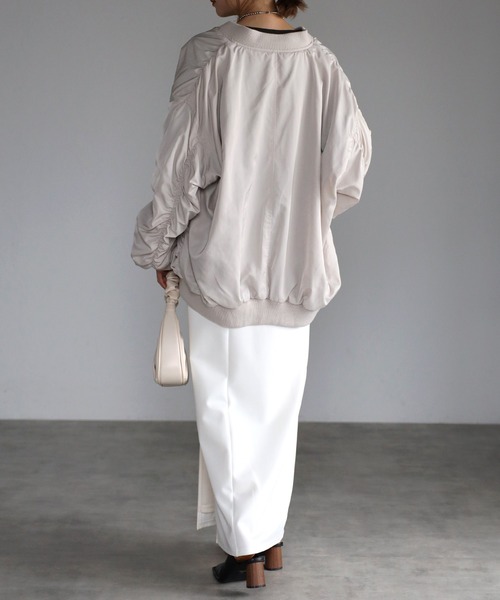 Bonjour Sagan（ボンジュールサガン）の「ギャザースリーブMA-1ブルゾン（ブルゾン・レディース・ブラック/グレイッシュベージュ/ライトカーキ・FREE）」の14枚目の写真