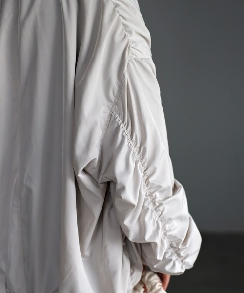 Bonjour Sagan（ボンジュールサガン）の「ギャザースリーブMA-1ブルゾン（ブルゾン・レディース・ブラック/グレイッシュベージュ/ライトカーキ・FREE）」の16枚目の写真