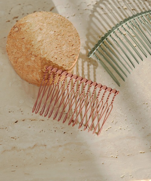 ANEMONE（アネモネ）の「カラーワイヤーコーム[S]（その他ヘアアクセサリー・レディース・カーキ/ブルー/グレー/ブラウン/グリーン/レッド/ベージュ・FREE）」の3枚目の写真