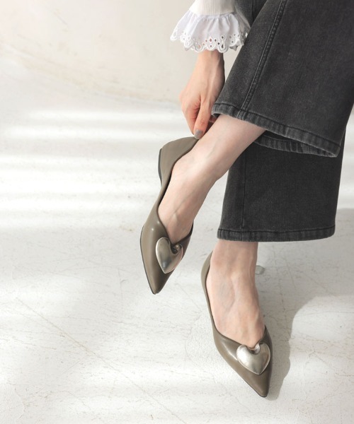 DONOBAN（ドノバン）の「ハートフラットパンプス（パンプス・レディース・ブラック/アイボリー/グレー/シルバー・35/37/39/36/38）」の22枚目の写真