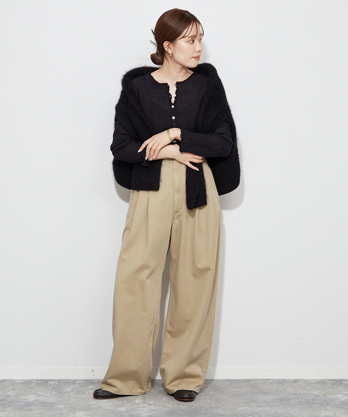 plage(プラージュ)の「《追加》【LES ATELIERS FRANCAIS DE CONFECTION】別注 HENLY NECK L/SL シャツ2(シャツ/ブラウス・レディース・ベージュ系その他/ホワイト/ブラック・FREE)」の17枚目の写真