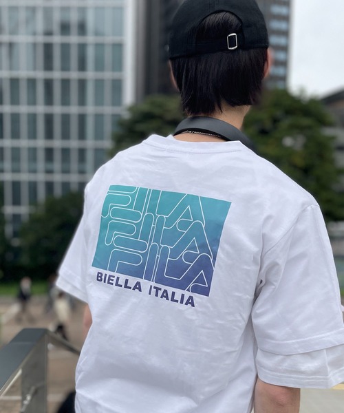 FILA(フィラ)の「FILA フィラ ブランド ロゴ ワンポイント 刺繍 グラデーション バックプリント 半袖 Tシャツ(Tシャツ/カットソー・メンズ・ブラック/ネイビー/ホワイト/サックスブルー・L/LL/M)」の13枚目の写真
