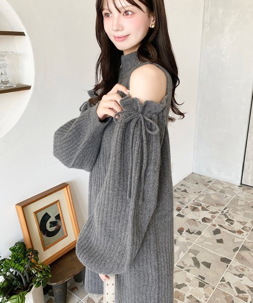 moment+(モーメントプラス)の「袖リボンショルダースリットニットワンピース(ワンピース・レディース・チャコールグレー/グレイッシュベージュ/モカ/ブラウン/ナチュラル/アイボリー/ブラック・M/L)」の18枚目の写真