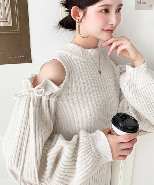 moment+(モーメントプラス)の「袖リボンショルダースリットニットワンピース(ワンピース・レディース・チャコールグレー/グレイッシュベージュ/モカ/ブラウン/ナチュラル/アイボリー/ブラック・M/L)」の11枚目の写真