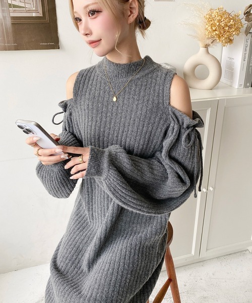 moment+(モーメントプラス)の「袖リボンショルダースリットニットワンピース(ワンピース・レディース・チャコールグレー/グレイッシュベージュ/モカ/ブラウン/ナチュラル/アイボリー/ブラック・M/L)」の22枚目の写真