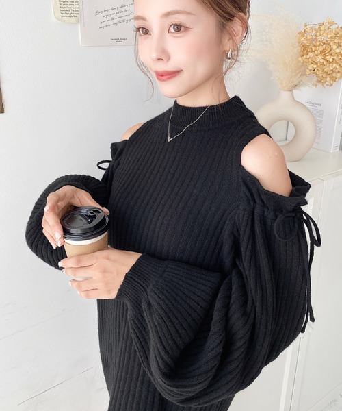 moment+(モーメントプラス)の「袖リボンショルダースリットニットワンピース(ワンピース・レディース・チャコールグレー/グレイッシュベージュ/モカ/ブラウン/ナチュラル/アイボリー/ブラック・M/L)」の13枚目の写真