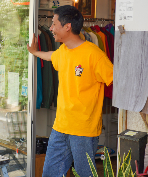 journal standard Furniture （ジャーナルスタンダードファニチャー）の「【SUPER MARKET/ スーパーマーケット】 DILLOS TEE（Tシャツ/カットソー・レディース・ホワイト/レッド/グリーン/ゴールド・MEDIUM/LARGE）」の9枚目の写真