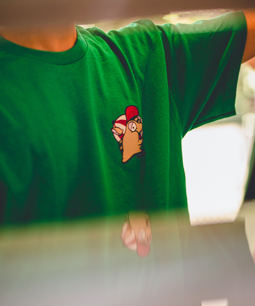 journal standard Furniture （ジャーナルスタンダードファニチャー）の「【SUPER MARKET/ スーパーマーケット】 DILLOS TEE（Tシャツ/カットソー・レディース・ホワイト/レッド/グリーン/ゴールド・MEDIUM/LARGE）」の13枚目の写真