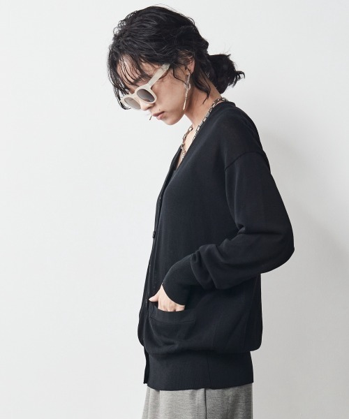 CHIC STYLE（シックスタイル）の「＜大きいサイズ＞ハイツイストレーヨン綿シンプルニットカーディガン シックスタイル（カーディガン/ボレロ・レディース・ブラック・L/LL/3L/4L/5L）」の22枚目の写真