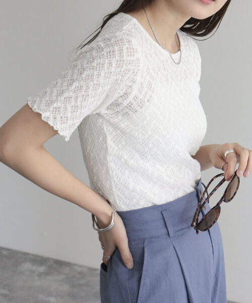 fredy emue(フレディエミュ)の「カットレース半袖プルオーバ(Tシャツ/カットソー・レディース・オフホワイト/アイボリー/ブラック・38)」の1枚目の写真