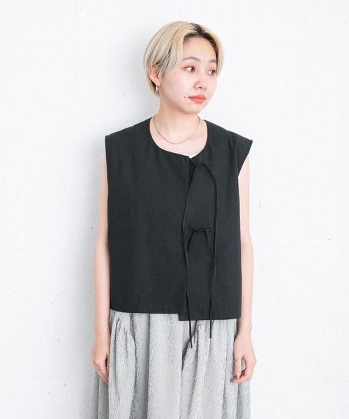 KBF(ケイビーエフ)の「リネンMIXノットショートベスト(ベスト・レディース・ブラック/キャメル/ライトグレー・ONE)」の19枚目の写真