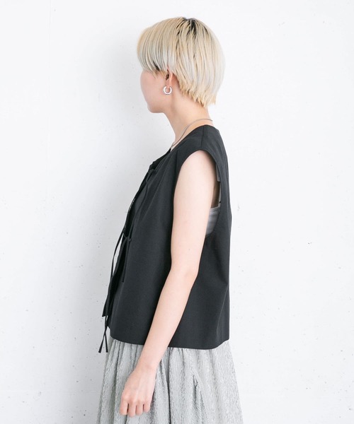 KBF(ケイビーエフ)の「リネンMIXノットショートベスト(ベスト・レディース・ブラック/キャメル/ライトグレー・ONE)」の18枚目の写真