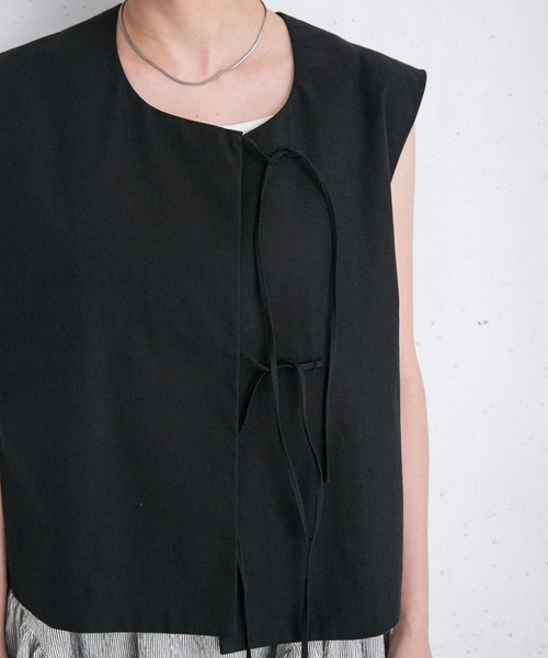 KBF(ケイビーエフ)の「リネンMIXノットショートベスト(ベスト・レディース・ブラック/キャメル/ライトグレー・ONE)」の15枚目の写真