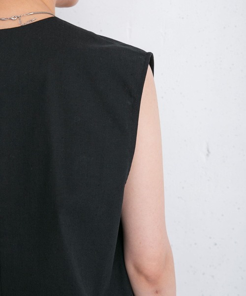 KBF(ケイビーエフ)の「リネンMIXノットショートベスト(ベスト・レディース・ブラック/キャメル/ライトグレー・ONE)」の11枚目の写真