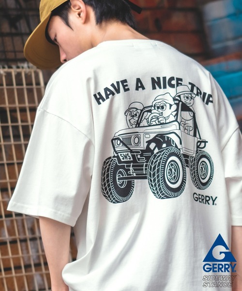 GERRY(ジェリー)の「【SIDEWAY STANCE×GERRY】別注コラボ 半袖 ロゴ プリント Tシャツ(Tシャツ/カットソー・メンズ・ホワイト/ブラック/ホワイト系その他/ブラック系その他/カーキ/グレー系/パープル系/グレー/カーキ系/ブルー系/ダークブルー/パープル/ホワイト系1/ブラック系1/カーキ系1/ブルー系1/グレー系1/パープル系1・X-LARGE/MEDIUM/LARGE/SMALL)」の3枚目の写真