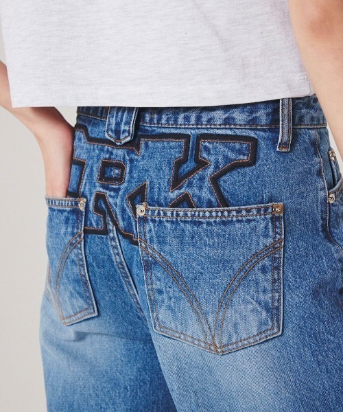 CRANK（クランク）の「【CRANK/クランク】LOGO PATCH JEANS / ジーンズ デニム ブルーデニム（デニムパンツ・レディース・ライトブルー/ブルー・S/M）」の13枚目の写真
