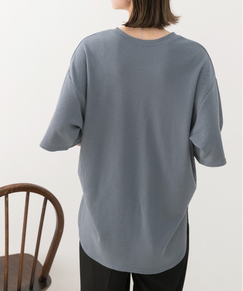 ad thie(アドティエ)の「裾ラウンド ワッフルTシャツ(Tシャツ/カットソー・レディース・オフホワイト/ブルーグレー/オートミール/カーキ/ブラック・LARGE/MEDIUM)」の11枚目の写真