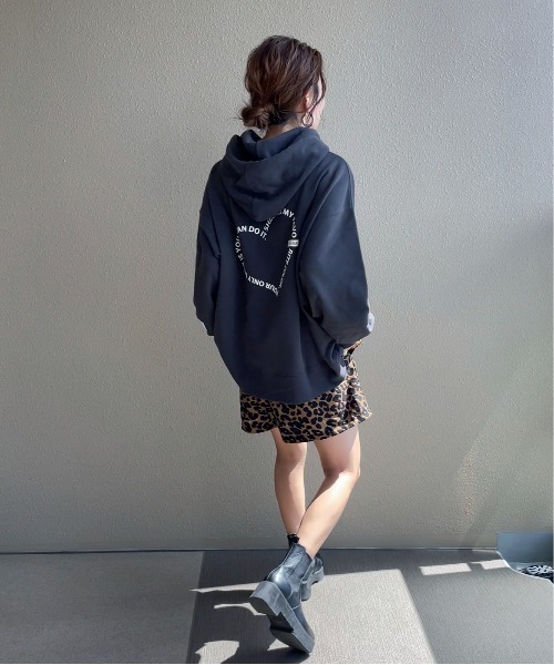 feepur by saya（フェピュールバイサヤ）の「バックロゴポケ付きビッグパーカー（パーカー・レディース・ホワイト/オフホワイト/杢グレー/ブラック・MEDIUM）」の12枚目の写真