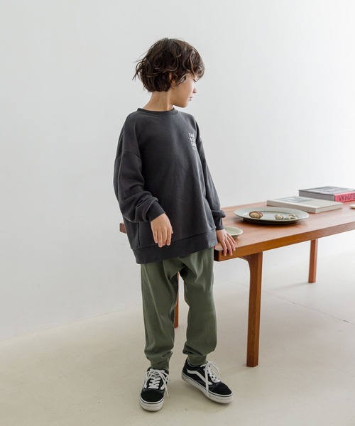 GLOBAL WORK(グローバルワーク)の「プリントクルースウェット/907698(スウェット・キッズ・グレー系その他/チャコール/ベージュ/グリーン/グレー系その他2/ブラウン系その他2/ブラック/グレー系その他3/ライトグレー・100cm/110cm/120cm/140cm/160cm/130cm/150cm)」の14枚目の写真
