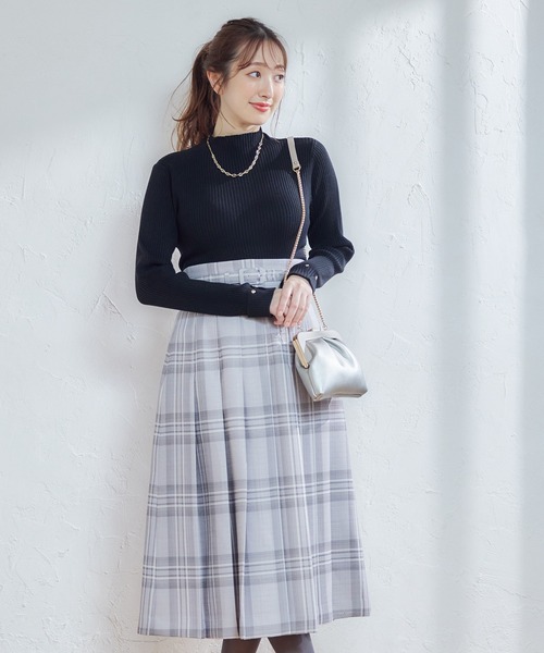 12Twelve Agenda(トゥエルブ アジェンダ)の「ハイネック袖口ターンバックリブニットプルオーバー(ニット/セーター・レディース・ブラック/オフホワイト/ラベンダー/ピンク/ブルー/チャコールグレー/オレンジ・M)」の21枚目の写真