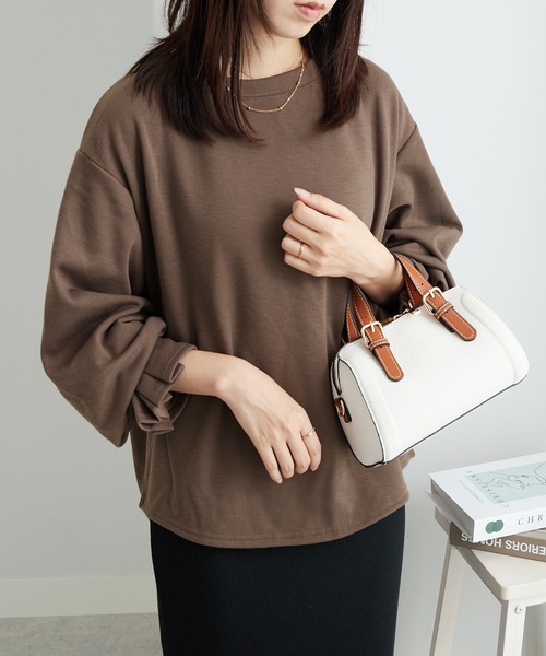 Viola e Viola（ヴィオラエヴィオラ）の「裏ファー袖タックプルオーバー（Tシャツ/カットソー・レディース・テラコッタ/グリーン/モカ/ネイビー/アイボリー/ブラック/ラベンダー・M/5L/LL/4L/L/3L）」の4枚目の写真