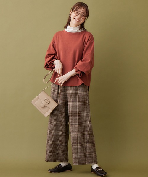 Viola e Viola（ヴィオラエヴィオラ）の「裏ファー袖タックプルオーバー（Tシャツ/カットソー・レディース・テラコッタ/グリーン/モカ/ネイビー/アイボリー/ブラック/ラベンダー・M/5L/LL/4L/L/3L）」の12枚目の写真