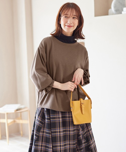 Viola e Viola（ヴィオラエヴィオラ）の「裏ファー袖タックプルオーバー（Tシャツ/カットソー・レディース・テラコッタ/グリーン/モカ/ネイビー/アイボリー/ブラック/ラベンダー・M/5L/LL/4L/L/3L）」の10枚目の写真
