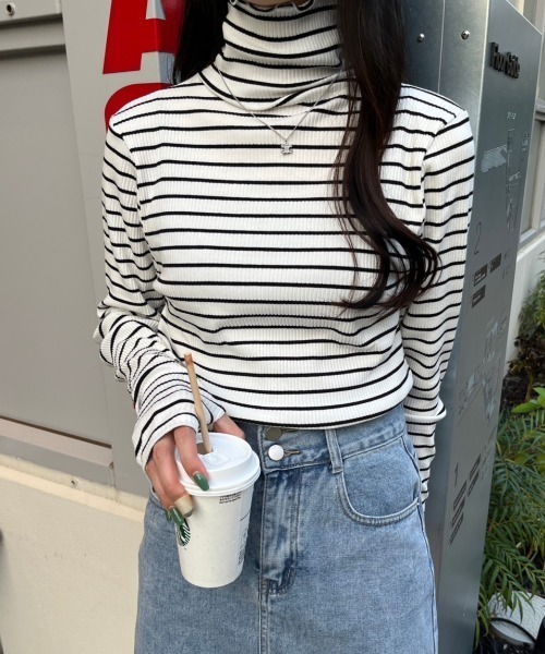 nemne store(ネンネストア)の「【低身長サイズあり】指開きタートルリブトップス(Tシャツ/カットソー・レディース・チャコール/オレンジ/アイボリー/ブラック/ホワイト×ブラック/ブルー・SMALL/MEDIUM)」の15枚目の写真