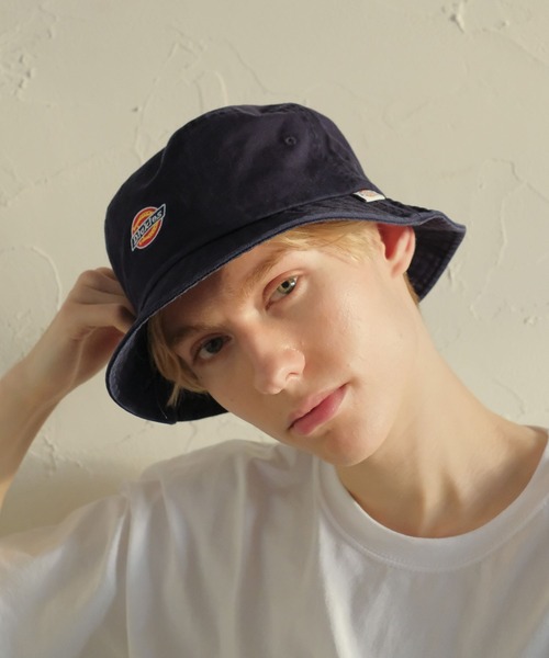 Dickies（ディッキーズ）の「【Dickies】EX ICON BUCKET HAT/カレッジロゴ/バケットハット/フリーサイズ/帽子/ディッキーズ（ハット・メンズ・レンガ/モスグリーン/サックスブルー/オフホワイト/ネイビー/ベージュ/ブラック・FREE）」の5枚目の写真