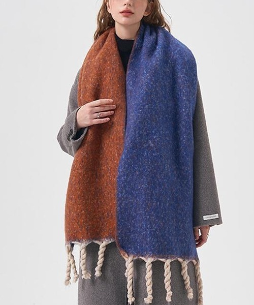TONE SELECT GOODS（トーンセレクトグッズ）の「【urge select】バイカラー フリンジ ボリューム マフラー（マフラー・レディース・ブルー系/ブラウン系/ブルー系その他/グリーン系/グレー・FREE）」の5枚目の写真