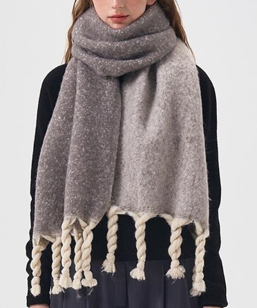 TONE SELECT GOODS（トーンセレクトグッズ）の「【urge select】バイカラー フリンジ ボリューム マフラー（マフラー・レディース・ブルー系/ブラウン系/ブルー系その他/グリーン系/グレー・FREE）」の2枚目の写真