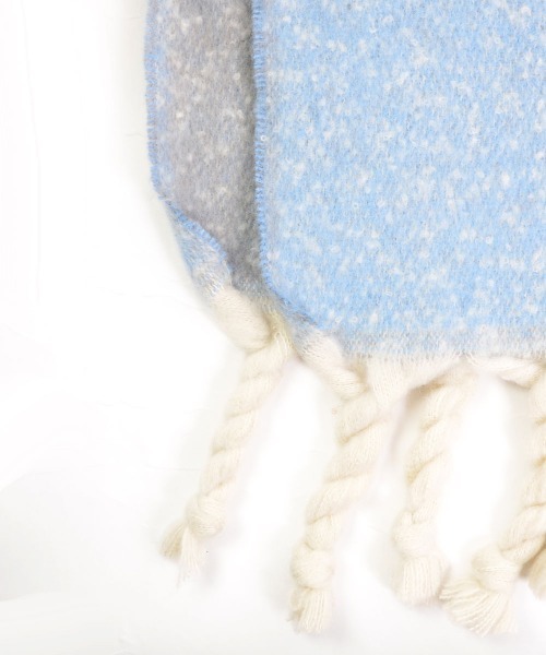 TONE SELECT GOODS（トーンセレクトグッズ）の「【urge select】バイカラー フリンジ ボリューム マフラー（マフラー・レディース・ブルー系/ブラウン系/ブルー系その他/グリーン系/グレー・FREE）」の17枚目の写真