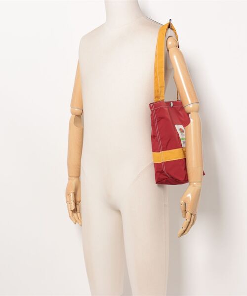 FRUIT OF THE LOOM（フルーツオブザルーム）の「【FRUIT OF THE LOOM】ナイロントートバッグ Mサイズ（トートバッグ・メンズ・ブラック/レッド/グレー/グリーン/ブルー/アイボリー/杢グレー/チャコールグレー/ピンク/ミント/ネイビー/バイオレット/オリーブ/カーキ/ブルーグレー・FREE）」の19枚目の写真