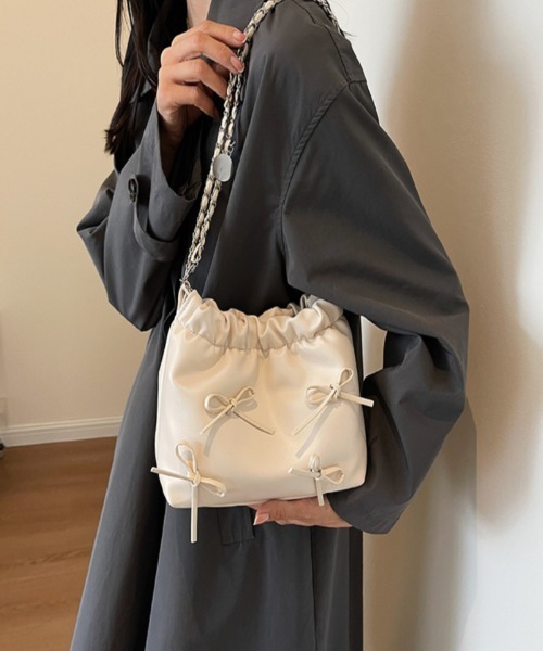 Ritzy(リッツィー)の「バレエコアリボンデザイン ショルダーバッグ(ショルダーバッグ・レディース・ブラック/アイボリー/シルバー・FREE)」の6枚目の写真