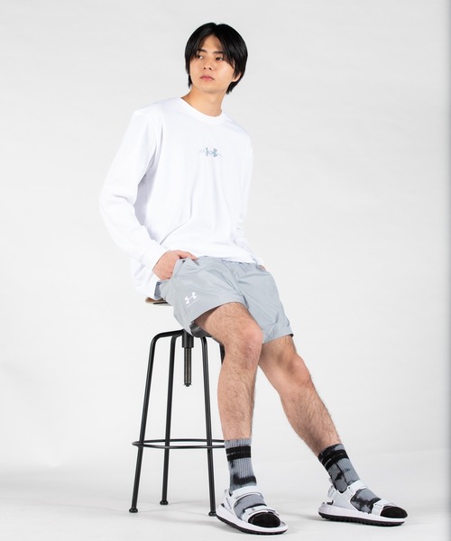 UNDER ARMOUR（アンダーアーマー）の「UAヘビーウェイトコットン ロングスリーブTシャツ（トレーニング/メンズ）（Tシャツ/カットソー・メンズ・ホワイト・XL/XXL/S/L/M）」の4枚目の写真