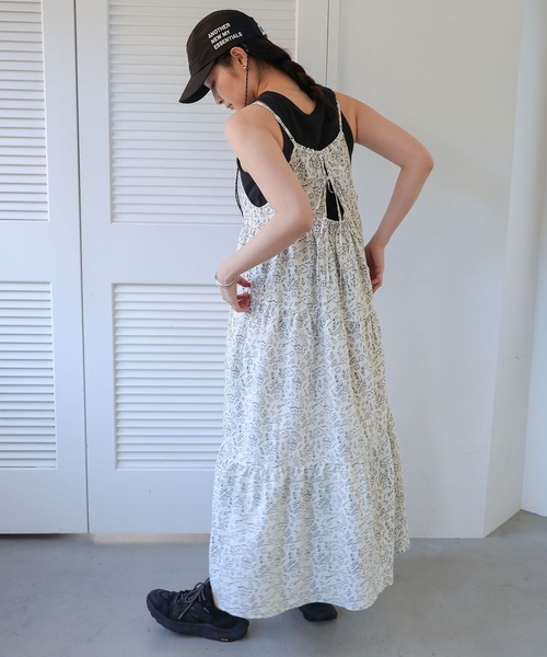 ANME（アンメ）の「フラワープリントティアードキャミワンピース（ワンピース・レディース・オフホワイト/ブラック/ブラウン・M）」の18枚目の写真
