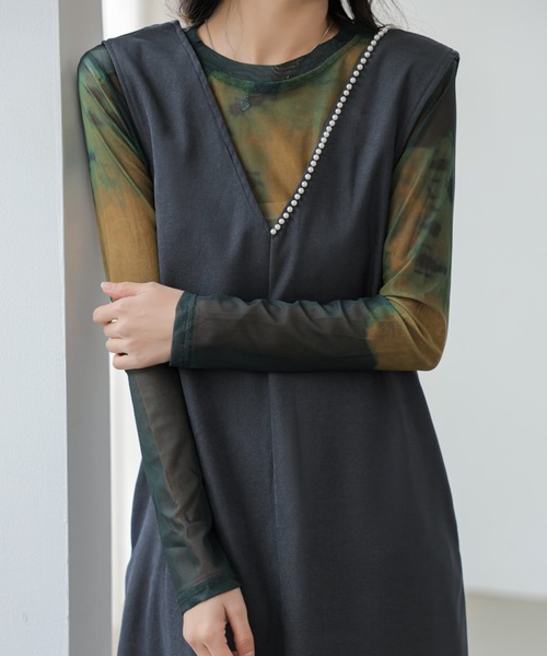 emi+(エミプラス)の「Vネックパールドッキングワンピース(ワンピース・レディース・チャコールグレー・S/M/L)」の11枚目の写真